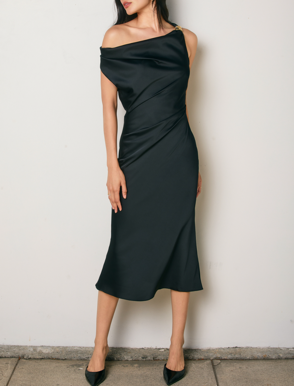 Dull Satin Off The Shoulder Ruched Midi Dress Large / Black